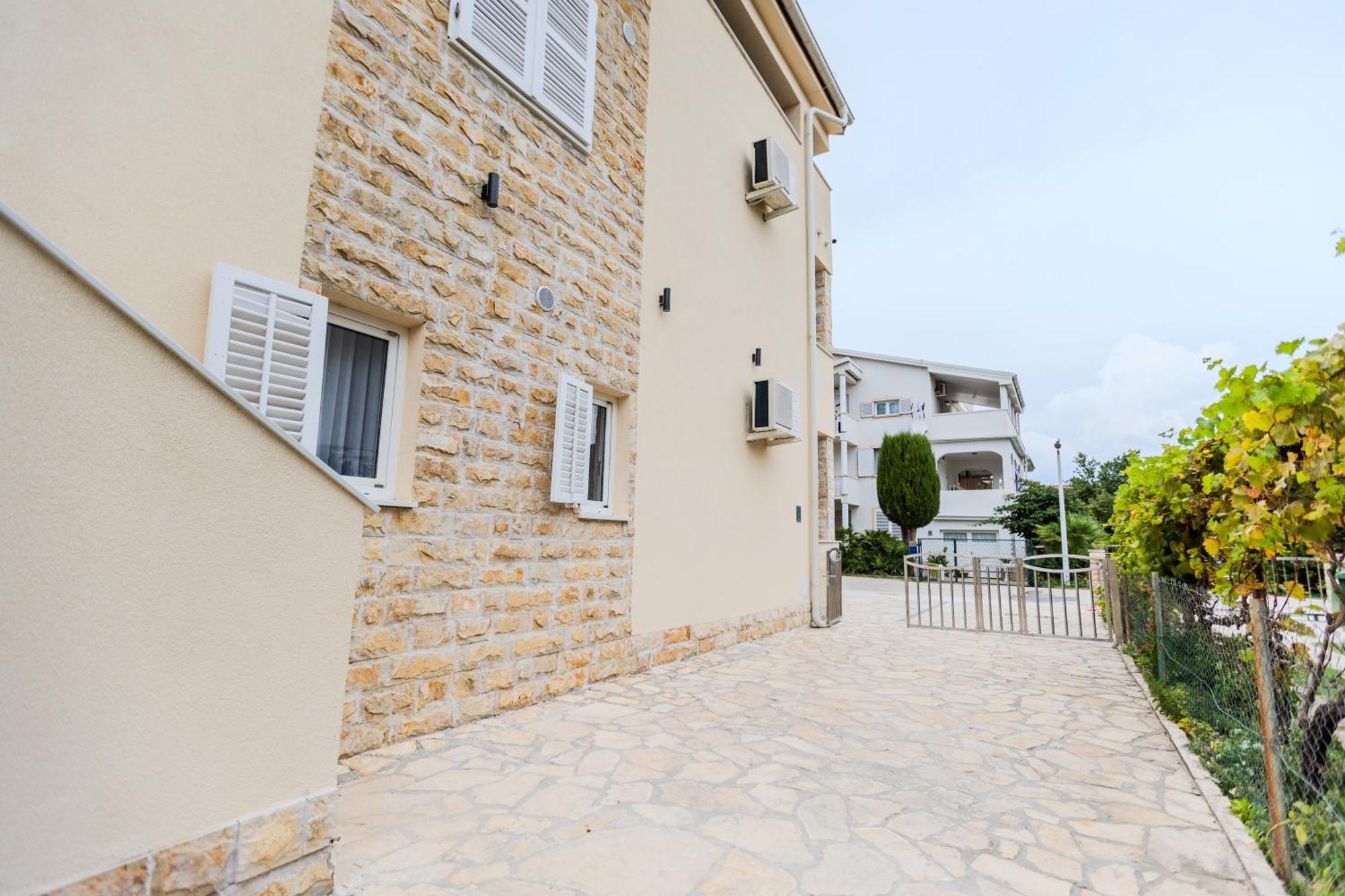 Lorena Apartman *