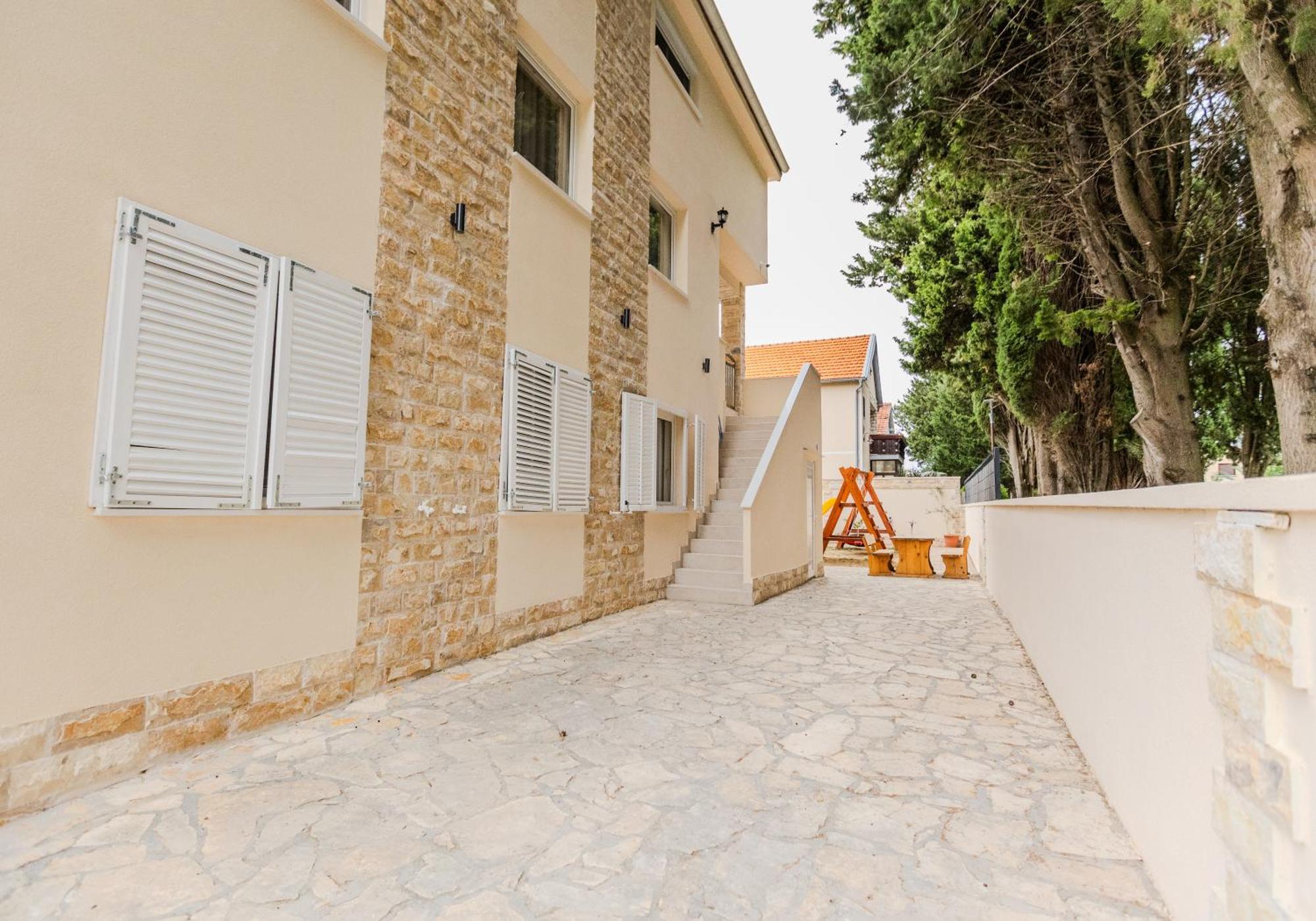 Lorena Apartman *